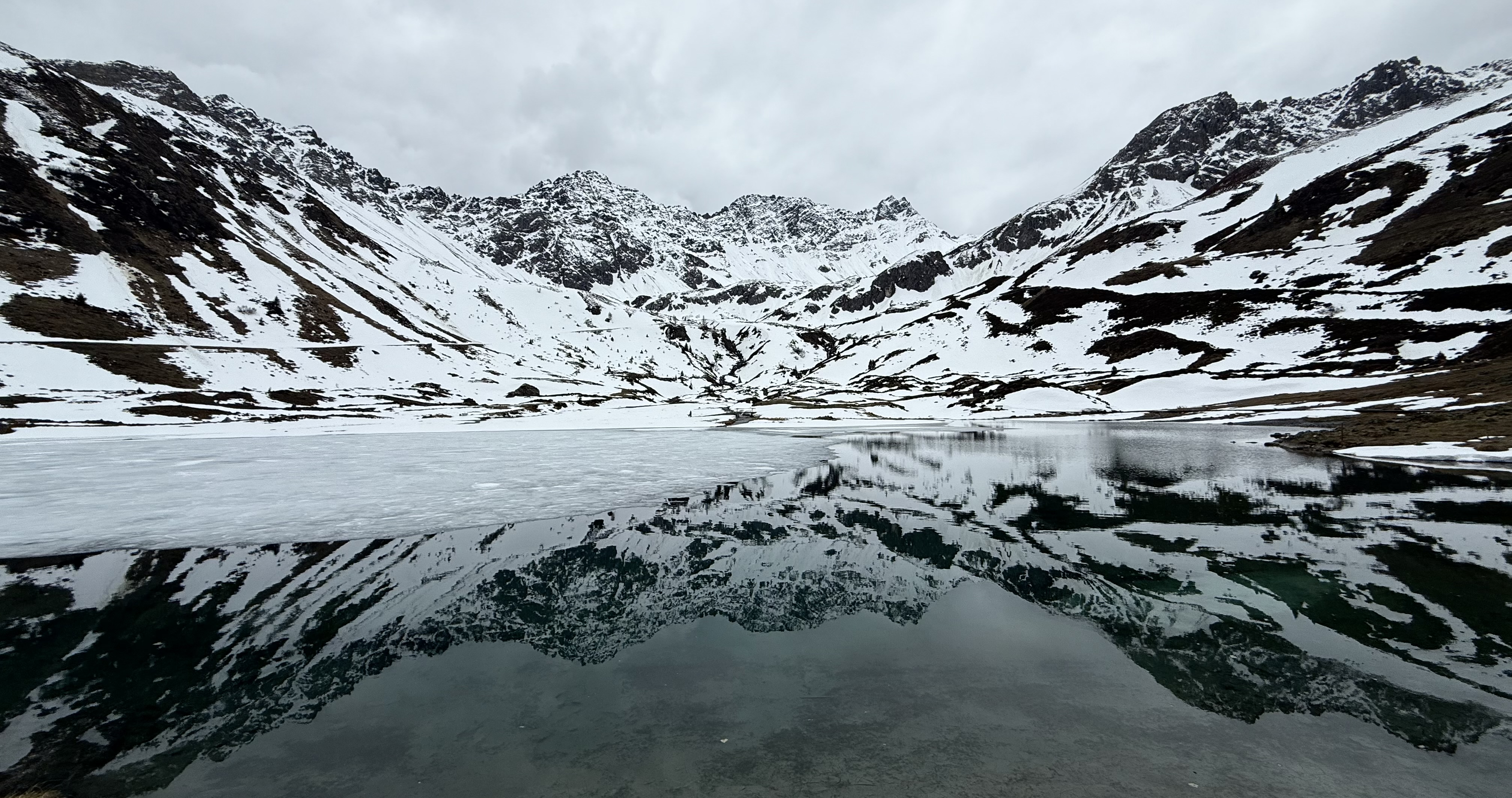 Bergspiegelung im Schwellisee